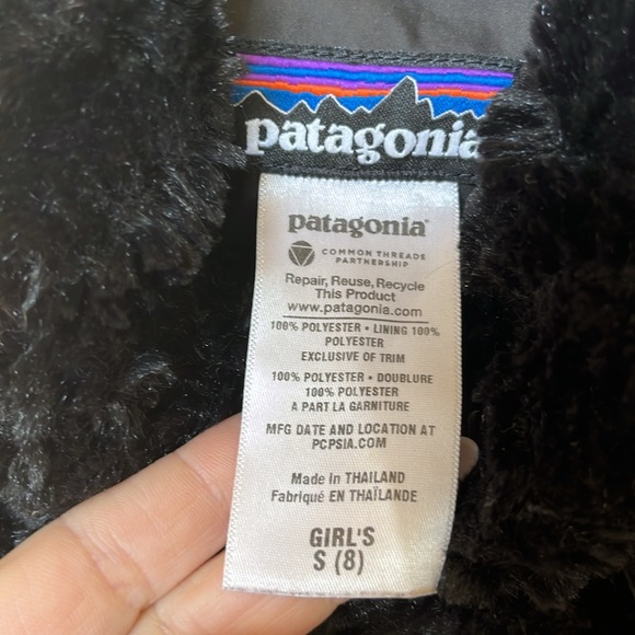 Patagonia girls black faux fur (2 button) coat. - Picture 2 of 5
